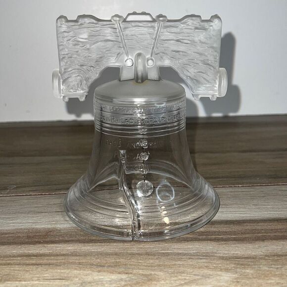Glass Philadelphia Cracked Liberty Bell With Frosted Top And Glass Chime - Picture 1 of 9